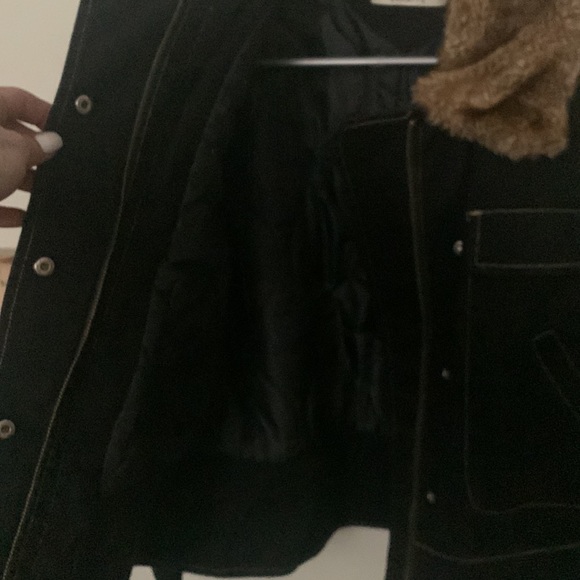 Black denim jacket. With fur collar. - Picture 5 of 7